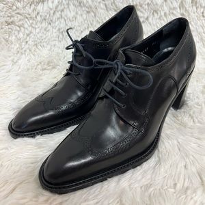Brand New lace up leather heeled loafer